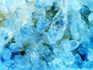 Aquamarin Geode Edelstein Kristalle Schmucksteine Beryll - Ein vielfältiger Edelstein